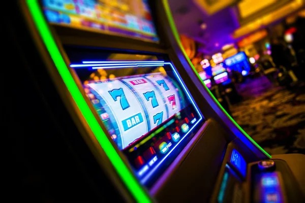 Sic Bo betting grid and dice outcomes